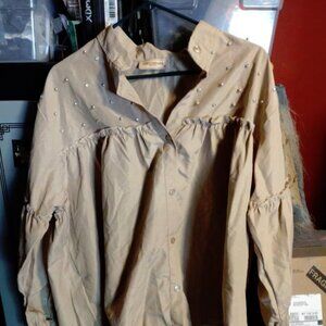 NWOT Ladies top with pearl and rhinestone embellishments. Size 40(Medium)